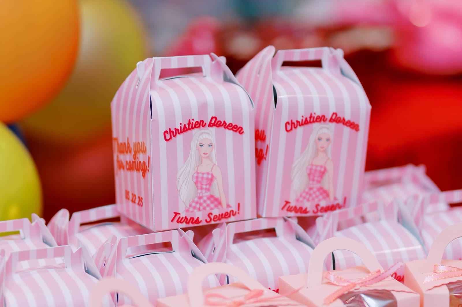 Gable box souvenir with freebies
